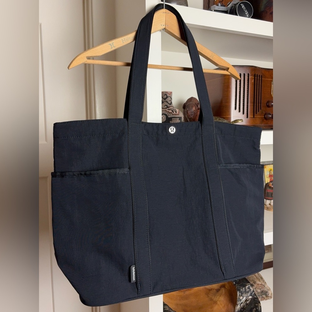 Lululemon Daily Multi-Pocket Tote Bag 20L